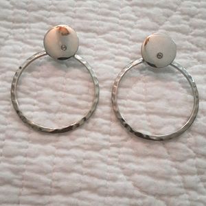 Hammered hoop pierced earrings. VERY CUTE ON